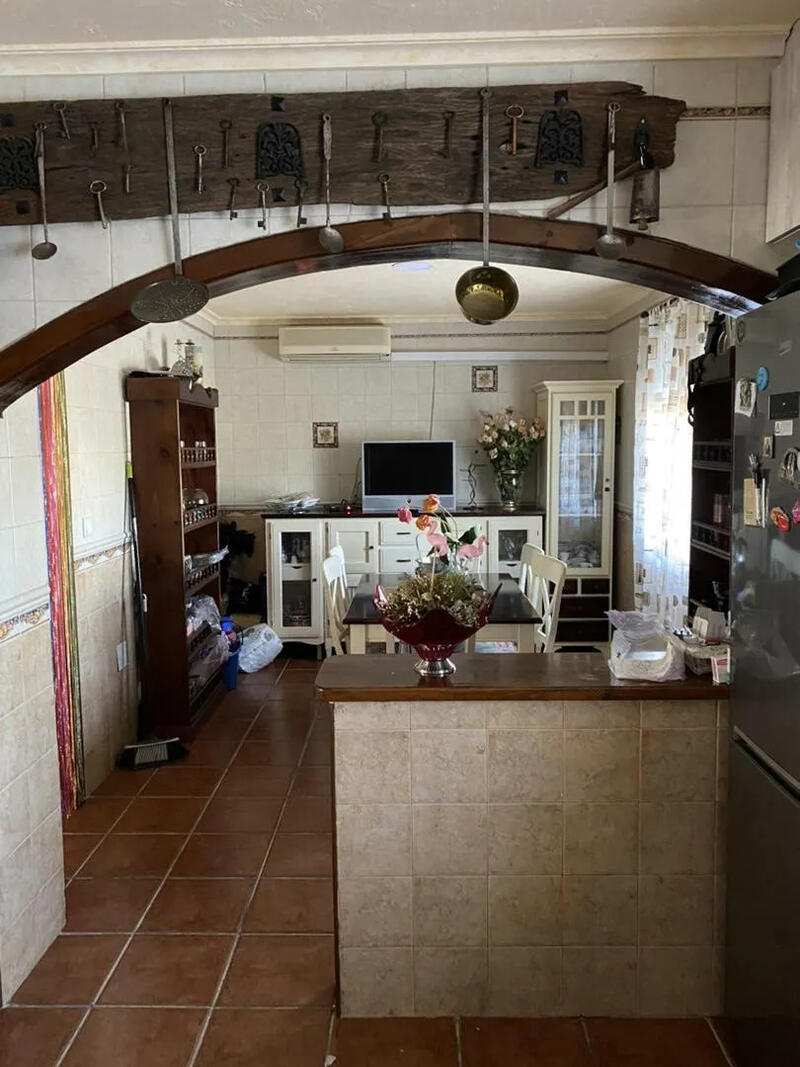4 bedroom Townhouse for sale
