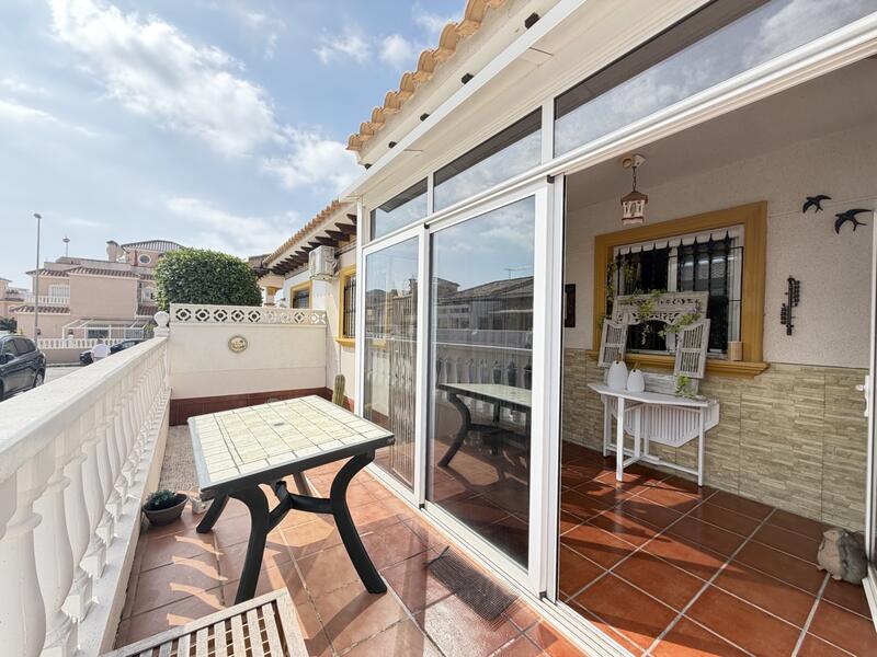 2 bedroom Townhouse for sale
