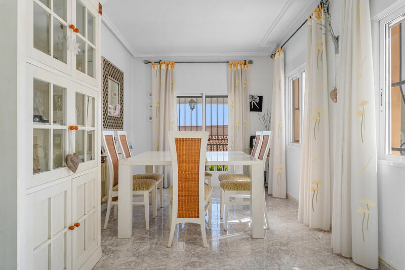 4 slaapkamer Villa Te koop 4 slaapkamer Villa Te koop