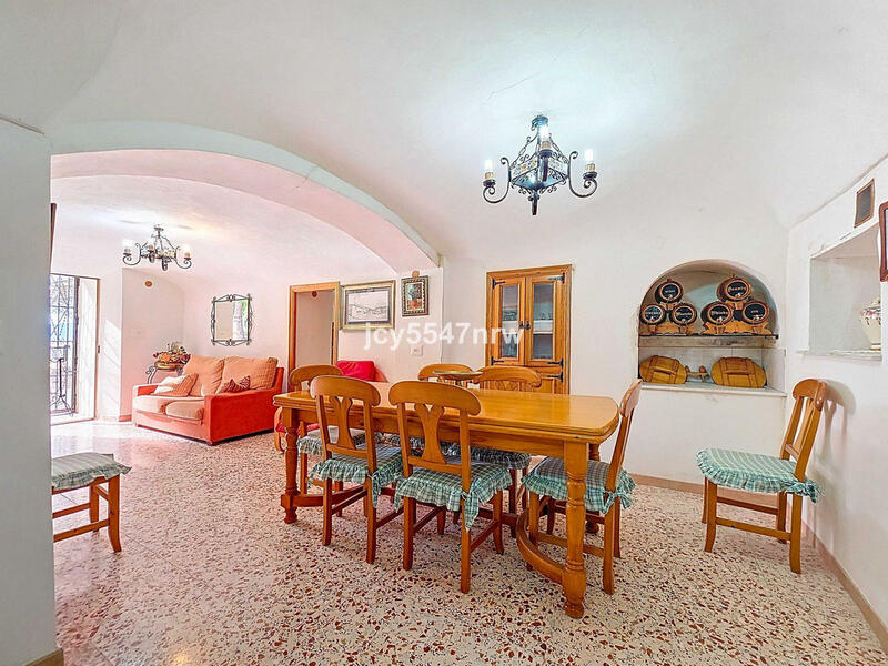 4 bedroom Country House for sale 4 bedroom Country House for sale