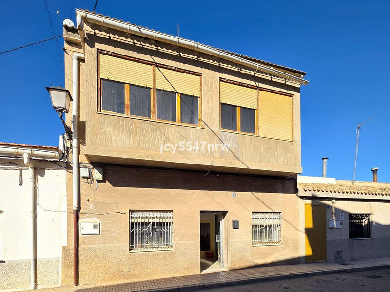 Adosado en venta en Pinoso, Alicante
