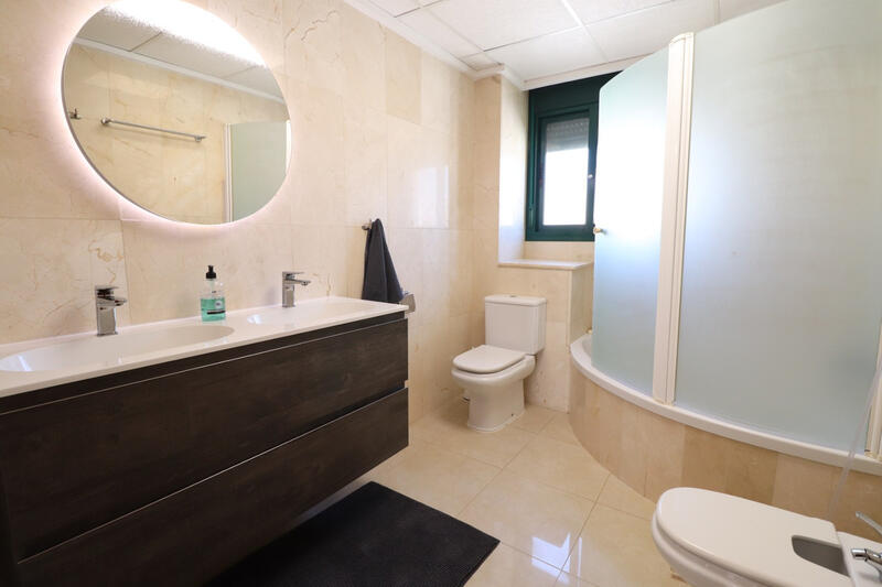 2 bedroom Townhouse for sale