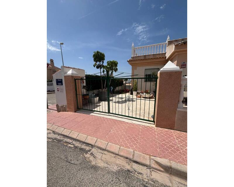 2 bedroom Townhouse for sale