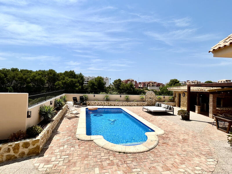 5 bedroom Villa for sale