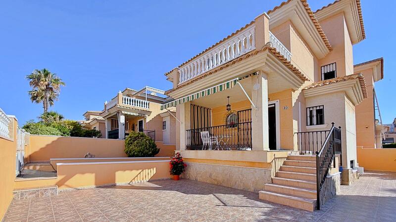 Villa for sale in Los Altos, Alicante