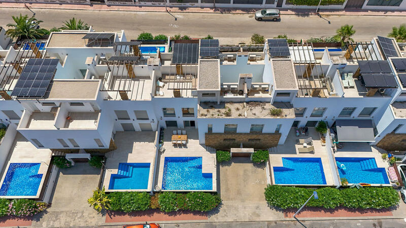 5 bedroom Townhouse for sale