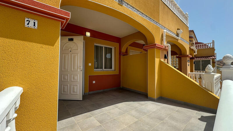 Gezinswoning Te koop in Cabo Roig, Alicante
