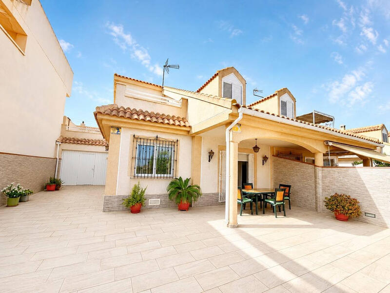 Maison de Ville à vendre dans Torre de la Horadada, Alicante