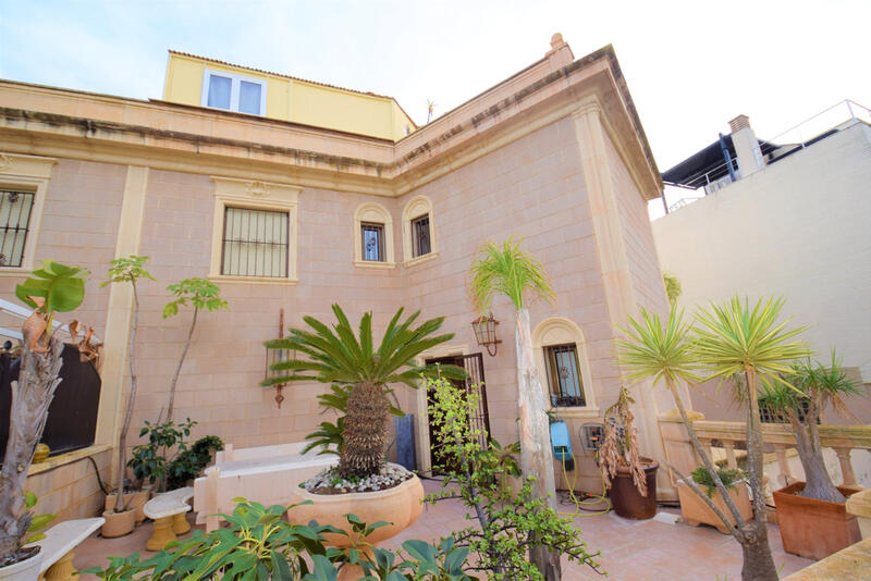 Villa for sale in Guardamar del Segura, Alicante