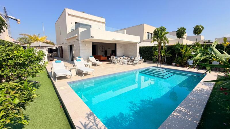4 Schlafzimmer Villa zu verkaufen 4 Schlafzimmer Villa zu verkaufen