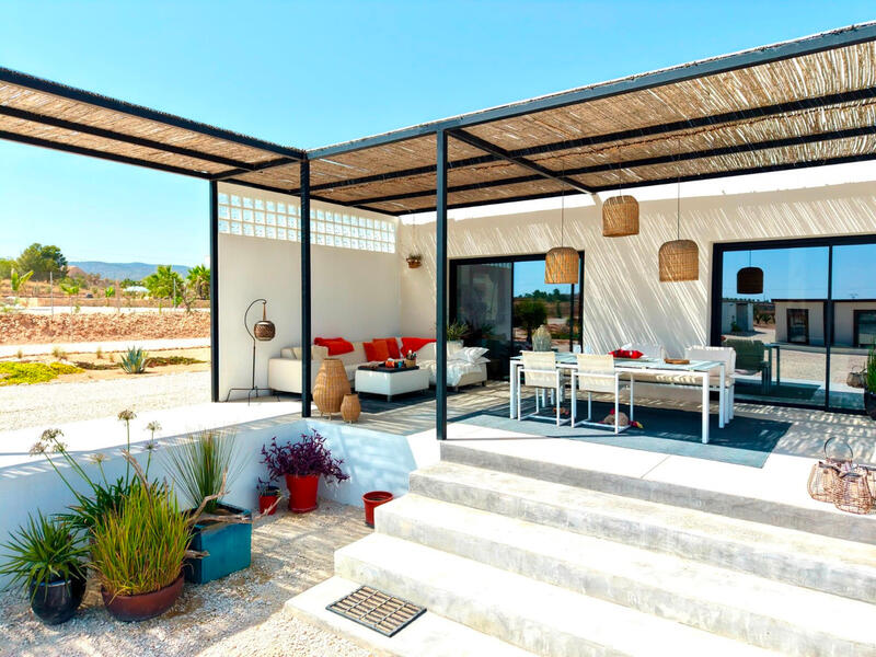 Villa for sale in Pinoso, Alicante