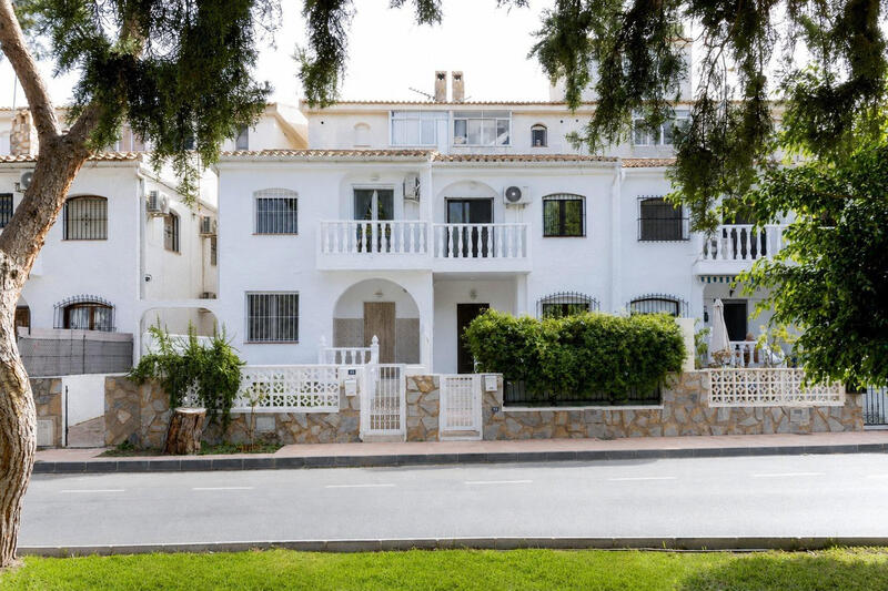 Villa til salg i Cabo Roig, Alicante