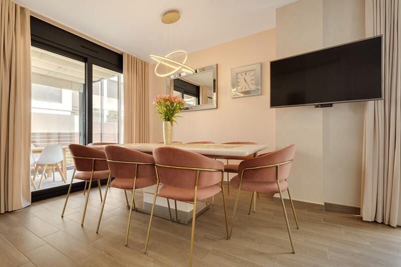 5 Schlafzimmer Villa zu verkaufen 5 Schlafzimmer Villa zu verkaufen
