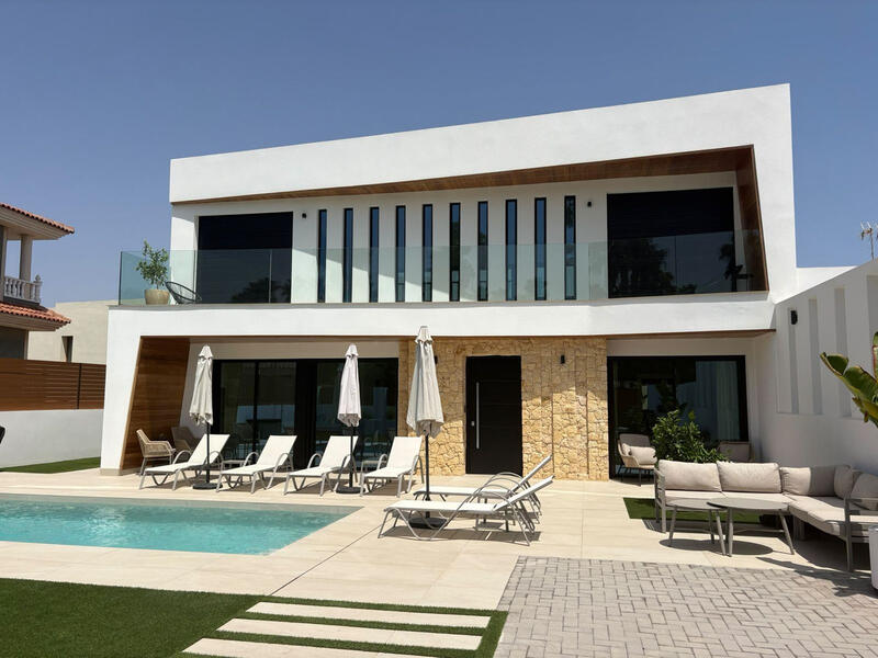Villa til salgs i Los Altos, Alicante