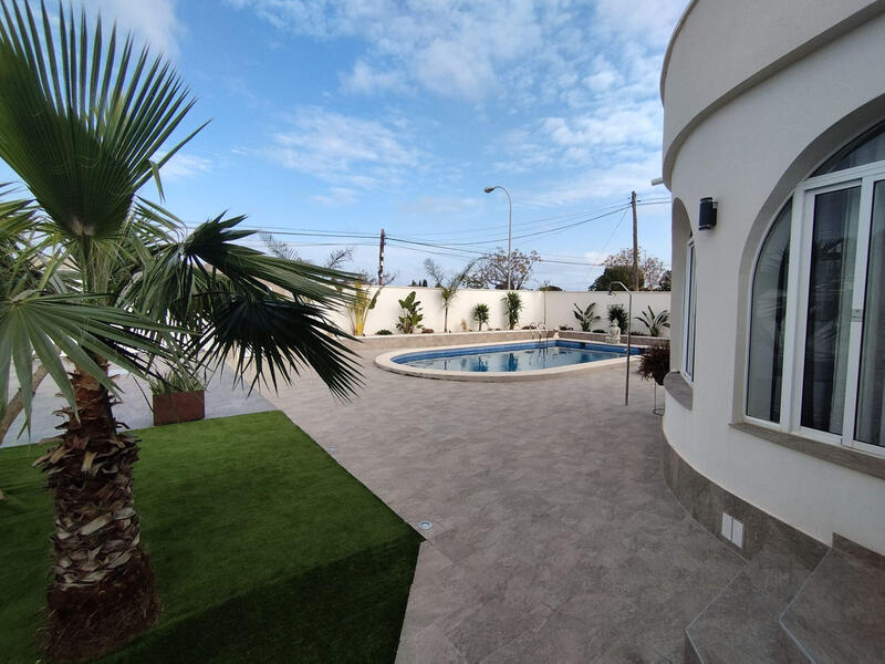 5 bedroom Villa for sale