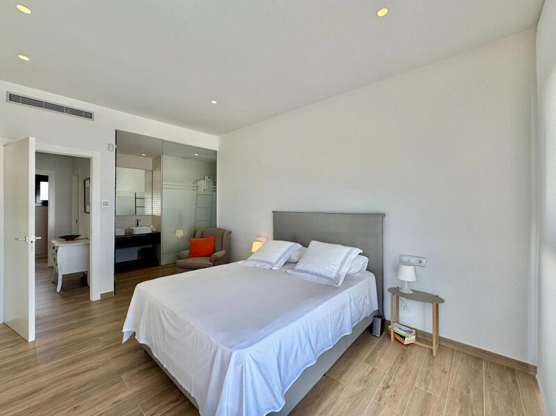 4 slaapkamer Villa Te koop 4 slaapkamer Villa Te koop