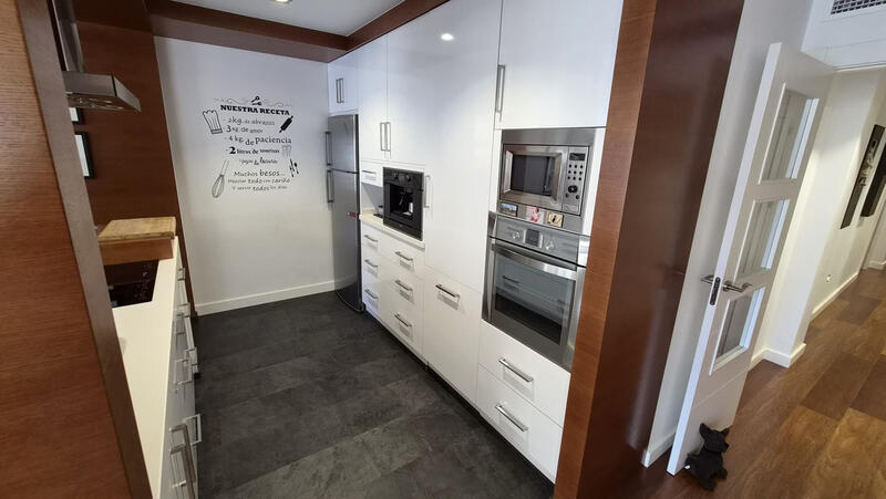 4 bedroom Apartment for sale
