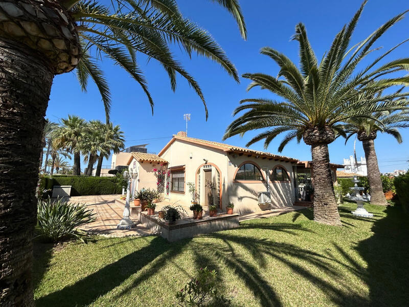 Villa til salg i Cabo Roig, Alicante