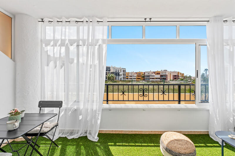 квартира продается в Playa Flamenca, Alicante