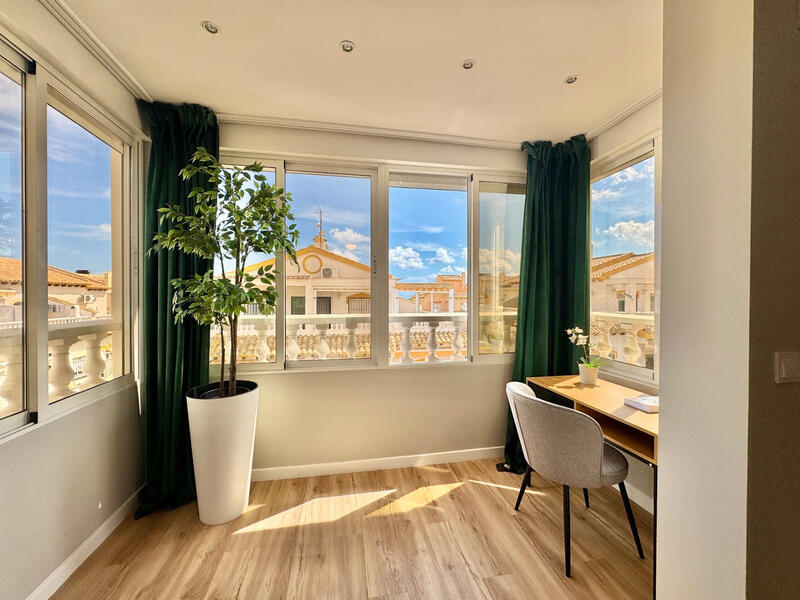 3 bedroom Townhouse for sale
