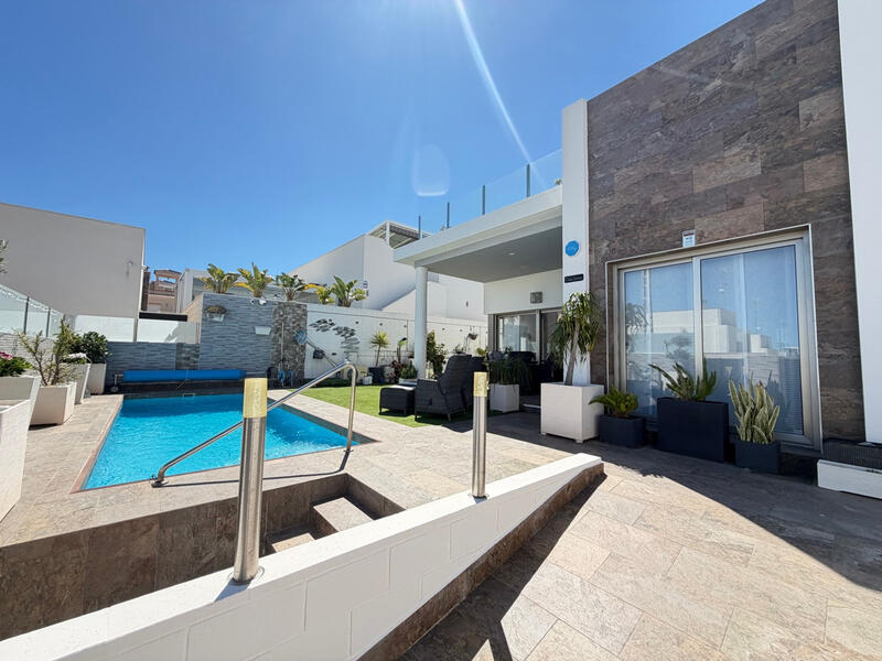 Villa for sale in Villamartin, Alicante Villa for sale in Villamartin, Alicante