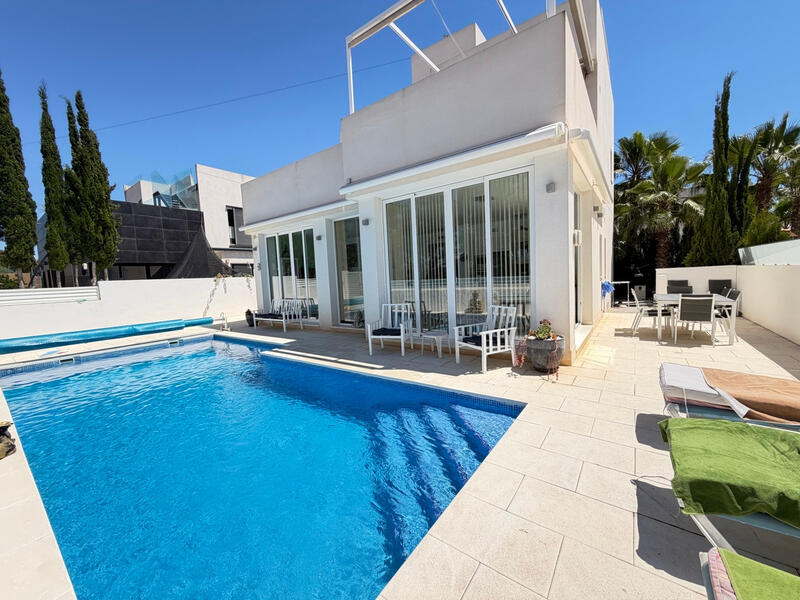 Villa en venta en Mil Palmeras, Alicante