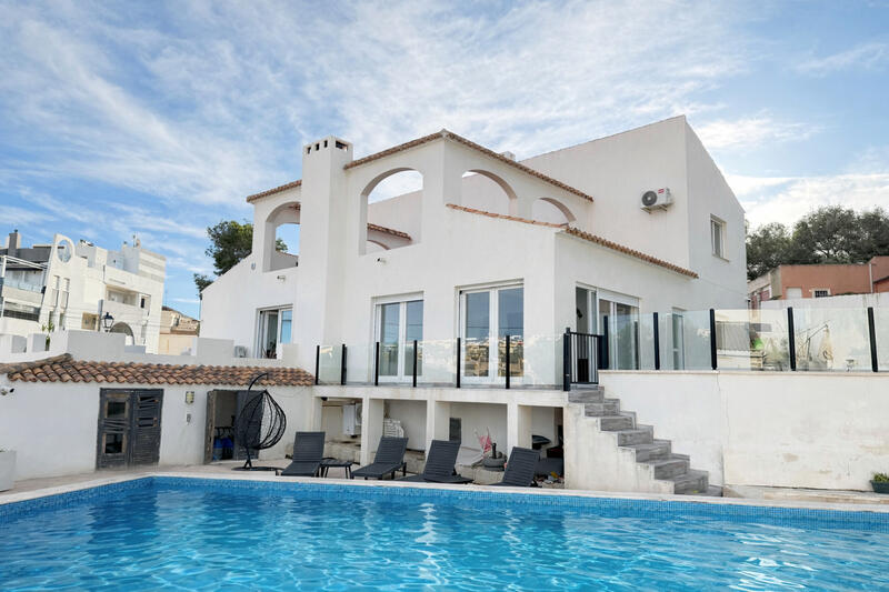 Villa for sale in Villamartin, Alicante Villa for sale in Villamartin, Alicante