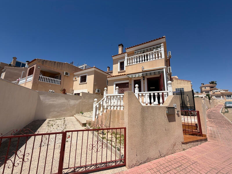 Villa for sale in Villamartin, Alicante Villa for sale in Villamartin, Alicante