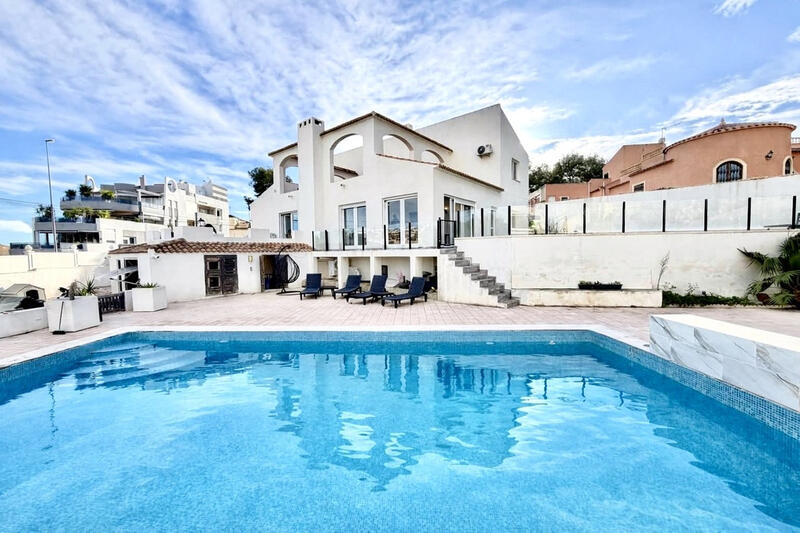 6 bedroom Villa for sale