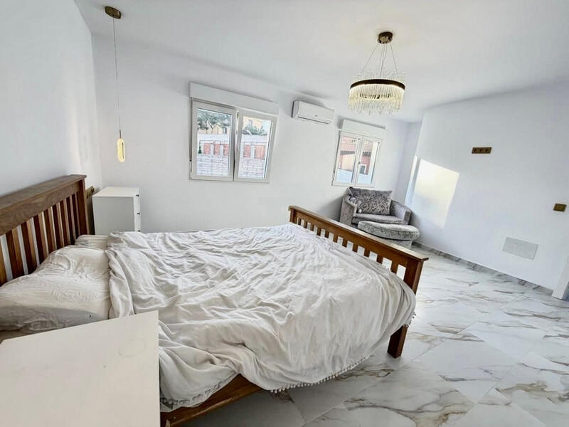 6 bedroom Villa for sale