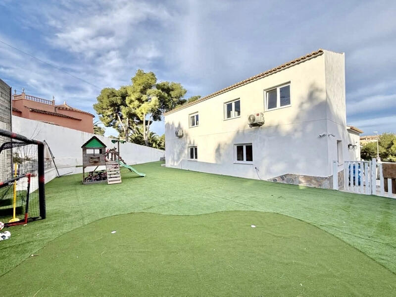 6 bedroom Villa for sale
