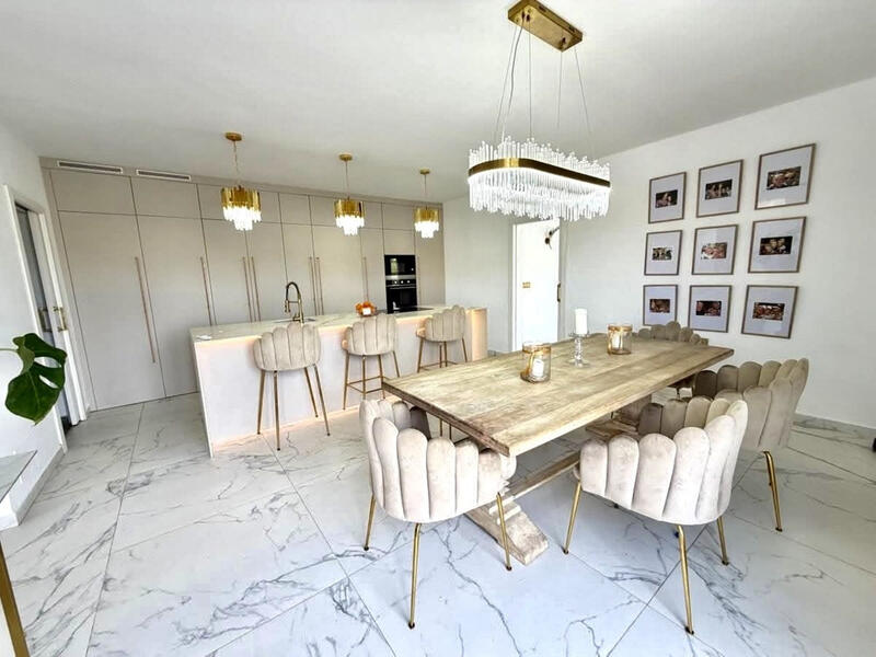 6 bedroom Villa for sale