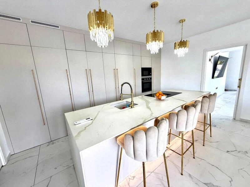 6 bedroom Villa for sale