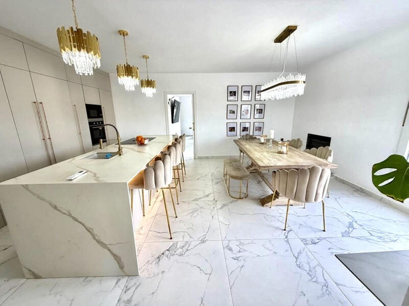 6 bedroom Villa for sale