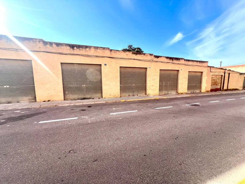 6 bedroom Townhouse for sale