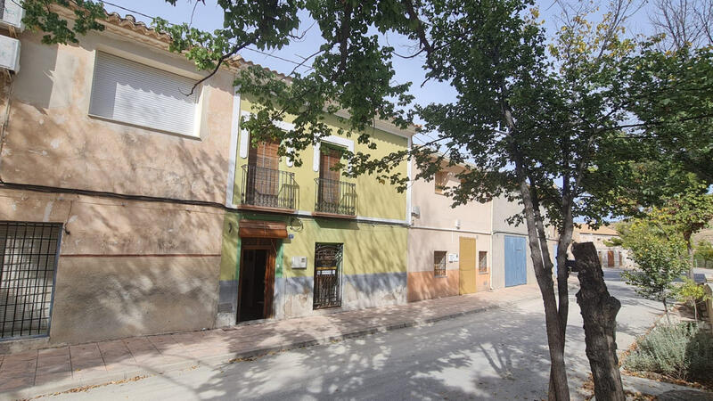 5 bedroom Townhouse for sale