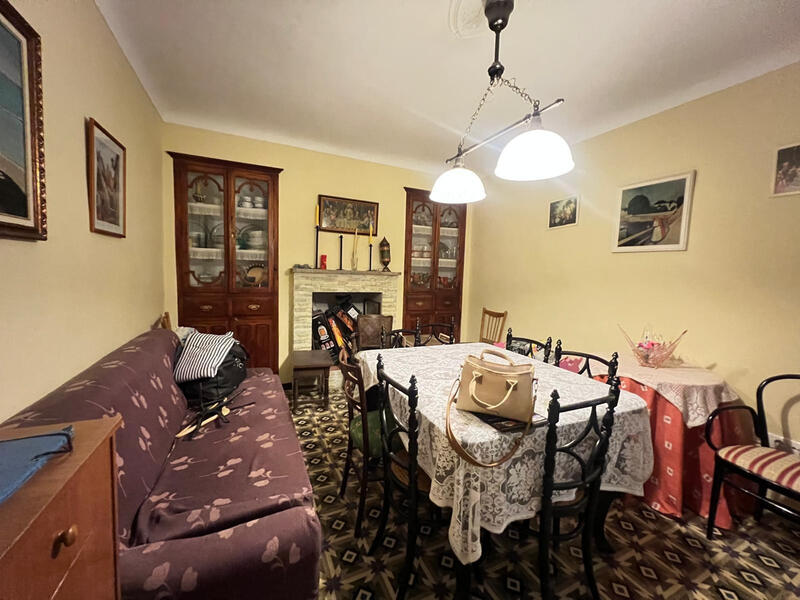 5 bedroom Townhouse for sale