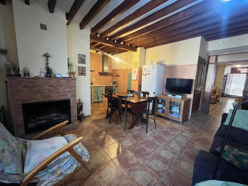 5 bedroom Townhouse for sale