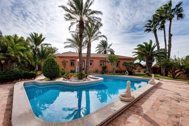 Villa for sale in Torrevieja, Alicante