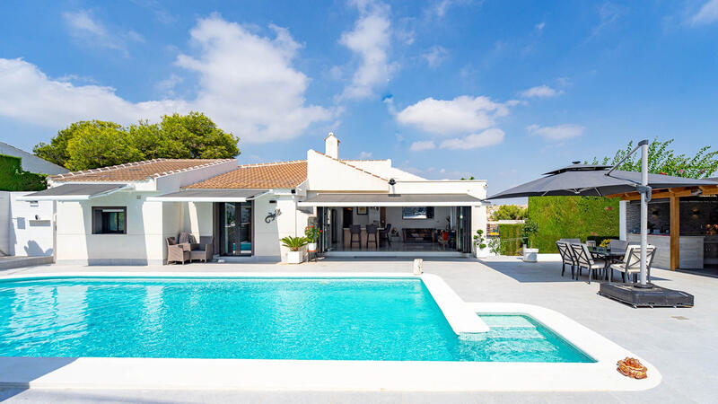 Villa for sale in Villamartin, Alicante Villa for sale in Villamartin, Alicante