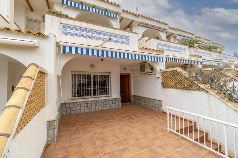 Rekkehus til salgs i Orihuela Costa, Alicante