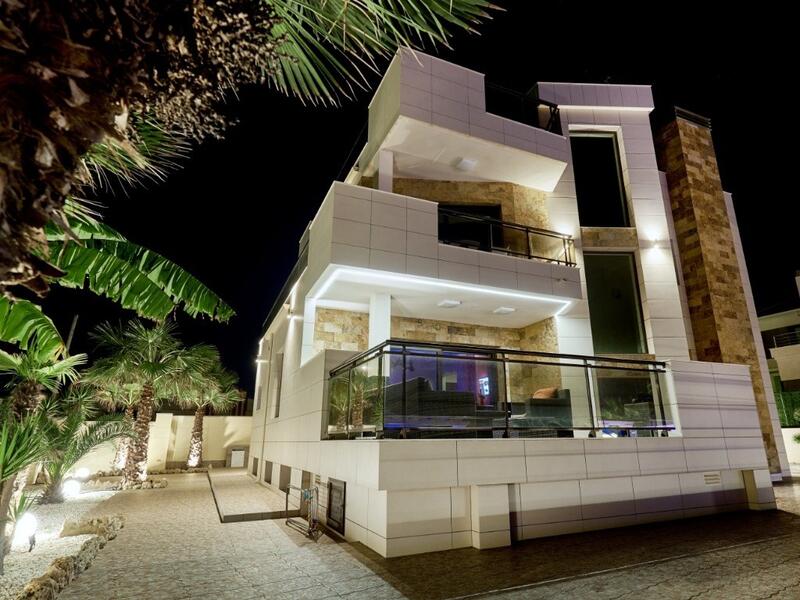 3 спальная комната вилла продается