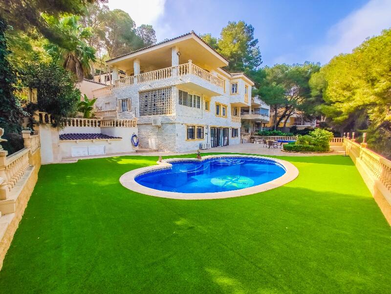 Villa en venta en Campoamor, Alicante