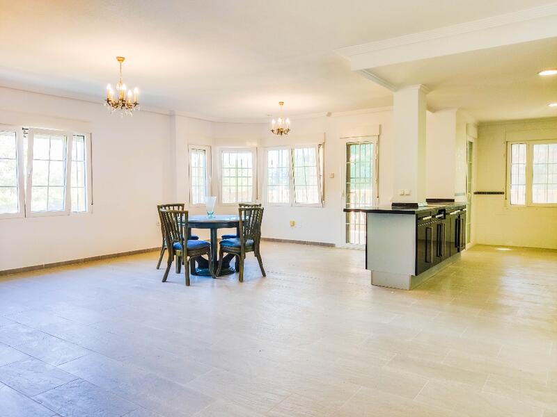 6 bedroom Villa for sale