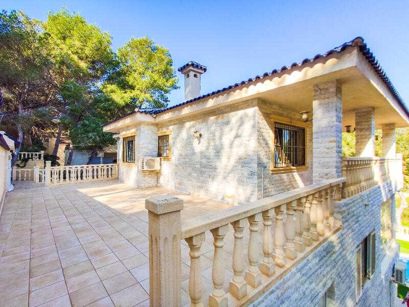 6 bedroom Villa for sale