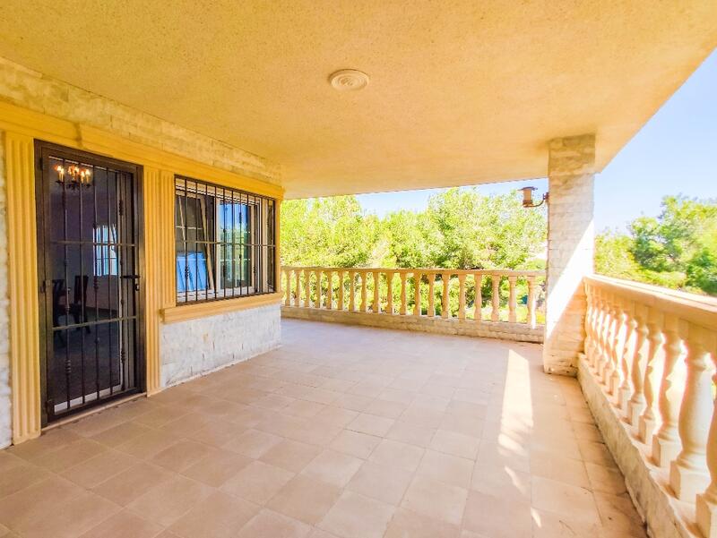 6 bedroom Villa for sale