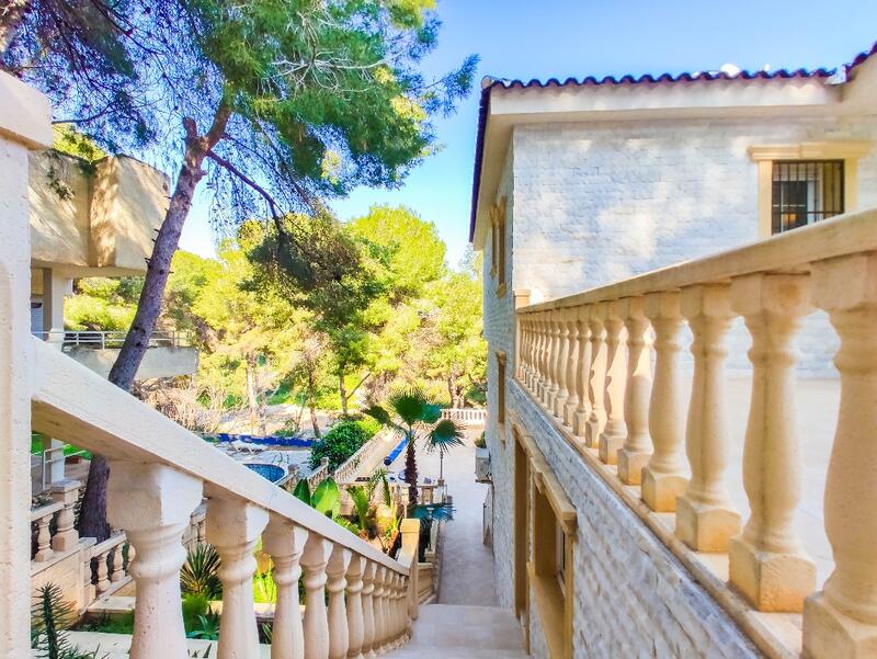 6 bedroom Villa for sale