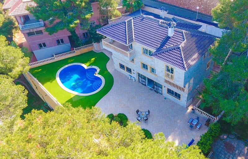 6 bedroom Villa for sale