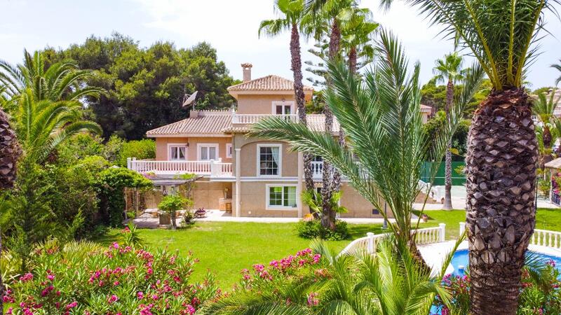 7 bedroom Villa for sale