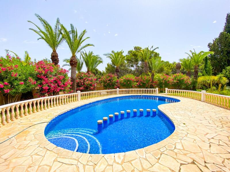 7 bedroom Villa for sale